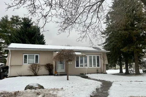 71 Main St, Innisfil, ON L9R 1S8