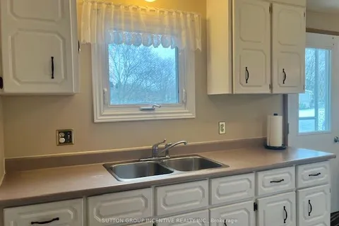 71 Main St, Innisfil, ON L9R 1S8