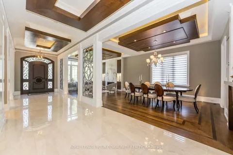 107 Yonghurst Rd, Richmond Hill, ON L4C 3T3