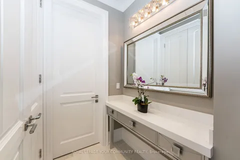 107 Yonghurst Rd, Richmond Hill, ON L4C 3T3