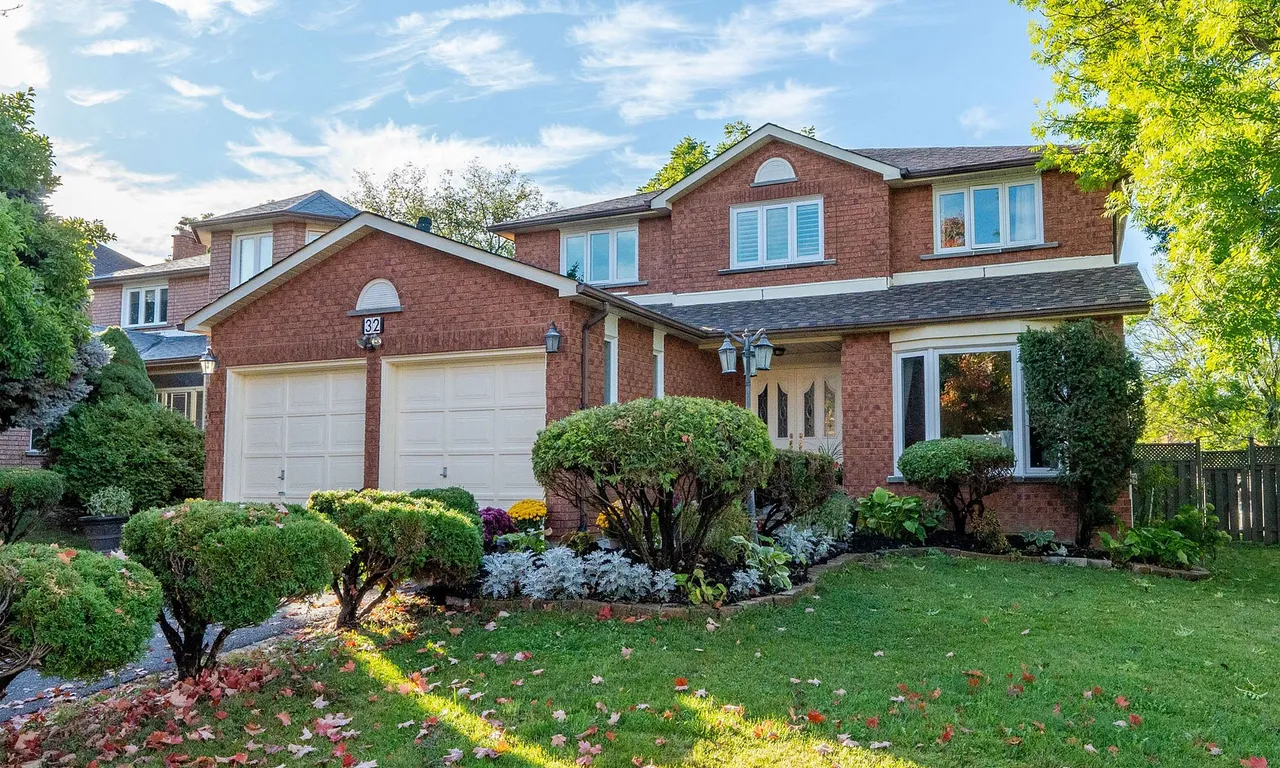 32 Queens College Dr, Richmond Hill, ON L4B 1P2