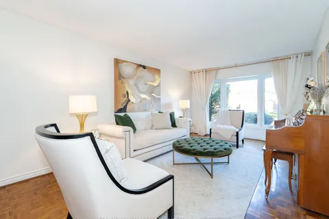 32 Queens College Dr, Richmond Hill, ON L4B 1P2