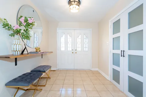 32 Queens College Dr, Richmond Hill, ON L4B 1P2