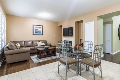 450 Summerlyn Tr, Bradford West Gwillimbury, ON L3Z 0E3