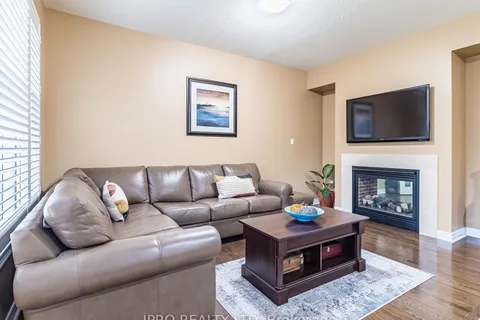 450 Summerlyn Tr, Bradford West Gwillimbury, ON L3Z 0E3