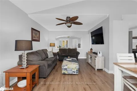 1112 Kell St, Innisfil, ON L9S 4W4