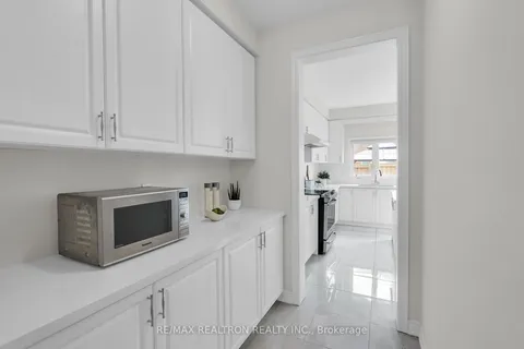 27 Pietrowski Dr, Georgina, ON L4P 1J5