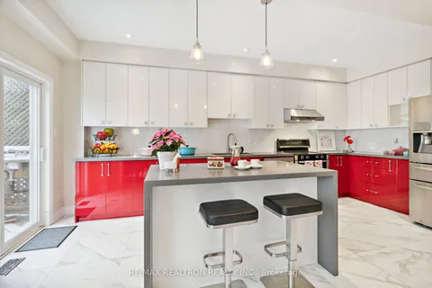 110 Lebovic Dr, Richmond Hill, ON L4E 5C1