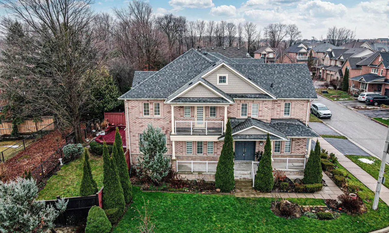 69 Grand Oak Dr, Richmond Hill, ON L4E 4A2