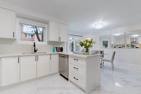 328 Atha Ave, Richmond Hill, ON L4C 2J7