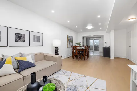 37 Digby Cres, Markham, ON L3R 7G8