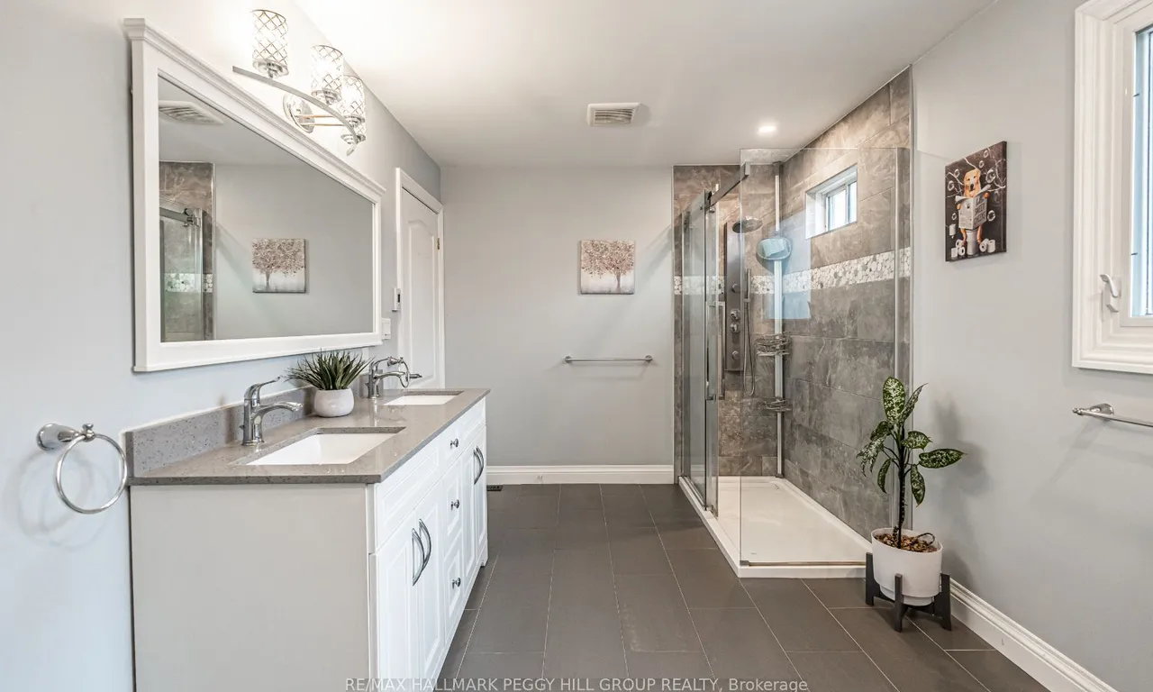 Detached interior view at 851 9th Line Innisfil