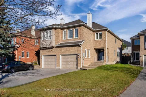 22 Widdifield Ave, Newmarket, ON L3X 1Z4