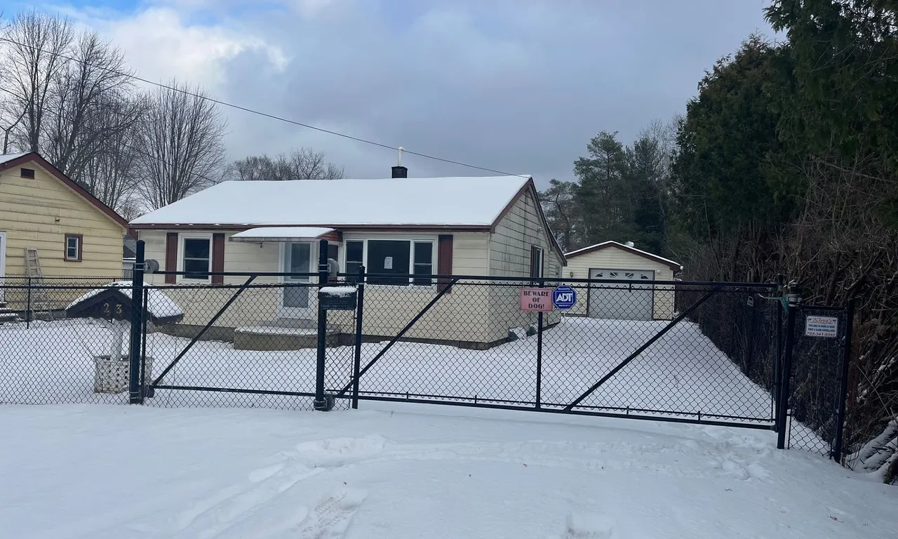 23 Lindell Rd, Georgina, ON L0E 1N0