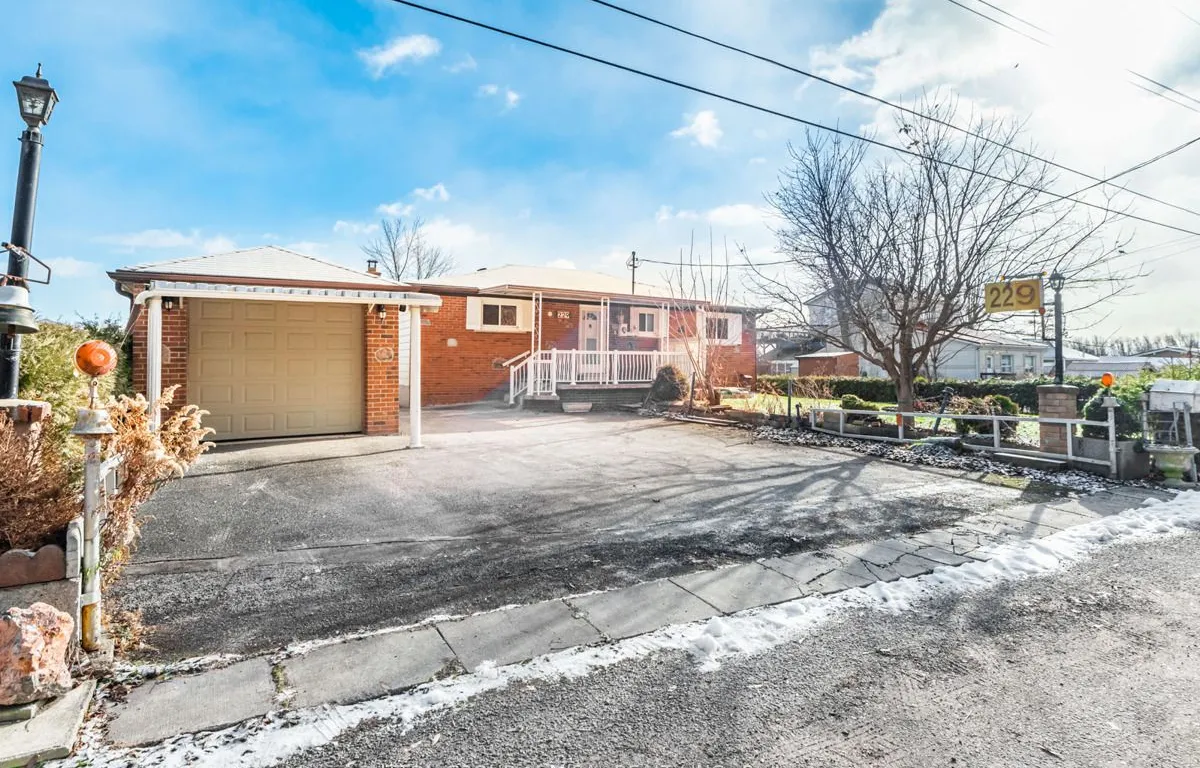 229 Holmes Point Rd, Georgina, ON L0E 1N0