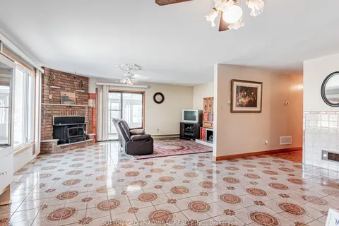 229 Holmes Point Rd, Georgina, ON L0E 1N0