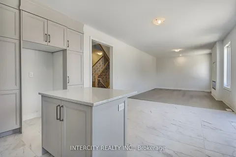 331 Seaview Hts, East Gwillimbury, ON L9N 0Z1