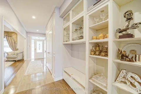 203 Beechborough Cres, East Gwillimbury, ON L9N 0L6