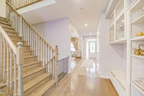 203 Beechborough Cres, East Gwillimbury, ON L9N 0L6