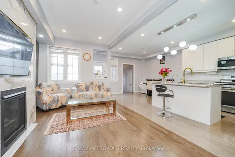 203 Beechborough Cres, East Gwillimbury, ON L9N 0L6