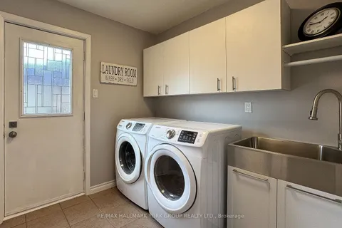 7 Beckett Ave, East Gwillimbury, ON L9N 1E6