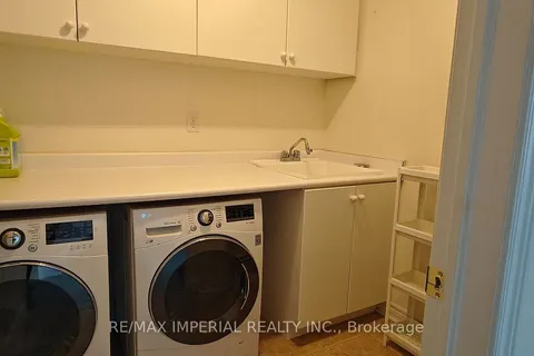 282 Coachwhip Tr, Newmarket, ON L3X 2Y4