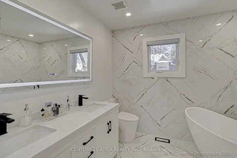 220 Olde Bayview Avenue, Richmond Hill, ON L4E 3E4
