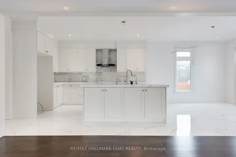 1147 Arnold St, Innisfil, ON L0L 1C0