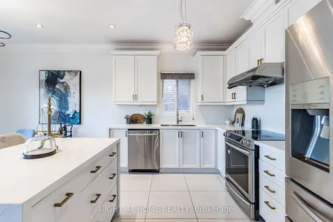 137 Queen Isabella Cres, Vaughan, ON L6A 3J7