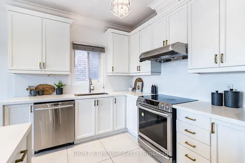 137 Queen Isabella Cres, Vaughan, ON L6A 3J7