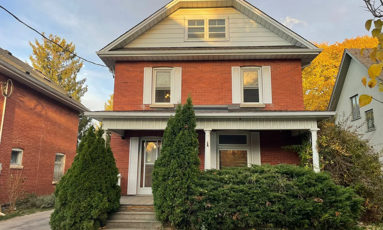 103 Arden Ave, Newmarket, ON L3Y 4H7