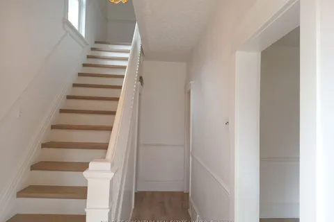 103 Arden Ave, Newmarket, ON L3Y 4H7