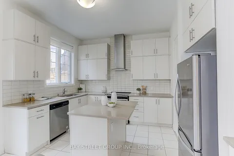 1 Frank kelly Dr, East Gwillimbury, ON L9N 0V2