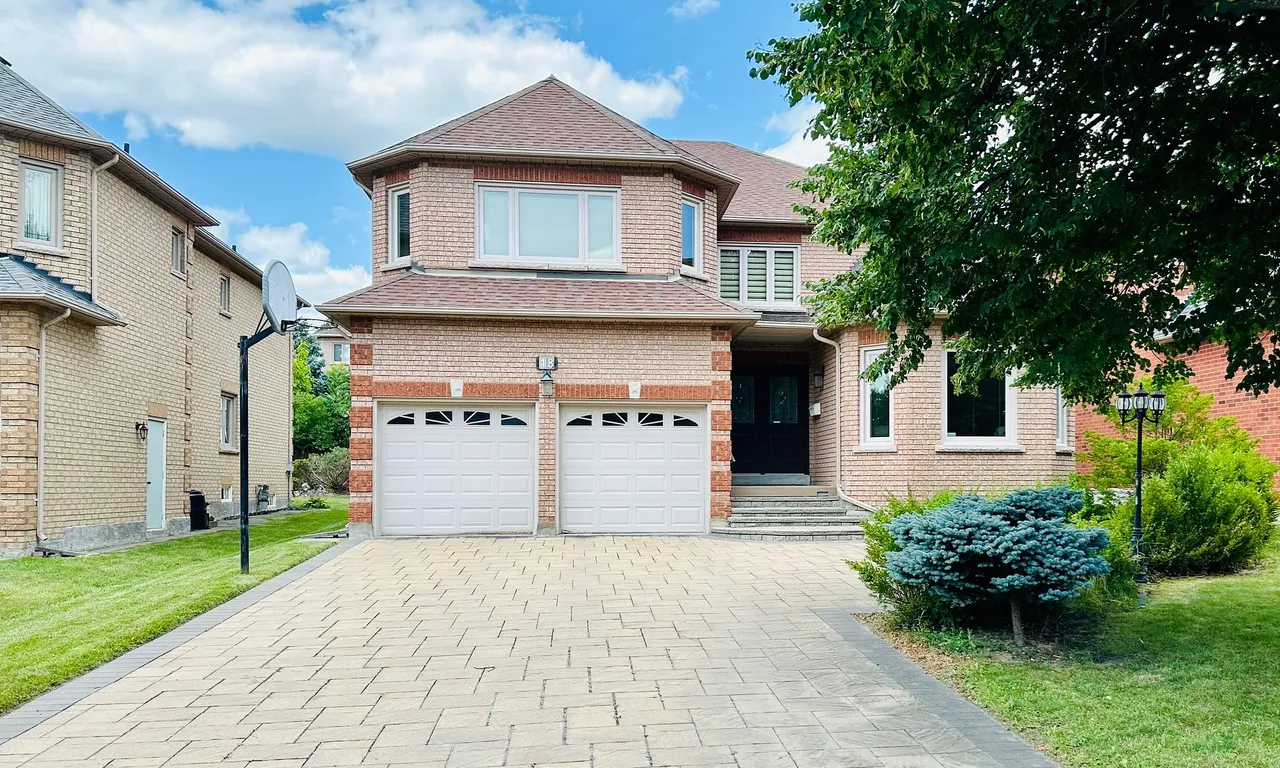 18 Henricks Cres, Richmond Hill, ON L4B 3W4