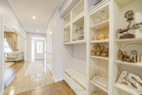 203 Beechborough Cres, East Gwillimbury, ON L9N 0L6
