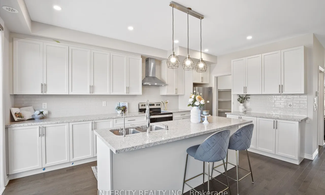 9710 Kennedy Rd, Markham, ON L6C 3J8