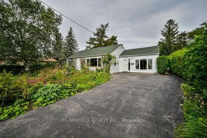 1035 Gorham Street, Newmarket, ON L3Y 5G9