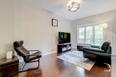 707 John Cole Crt, Newmarket, ON L3Y 5V7