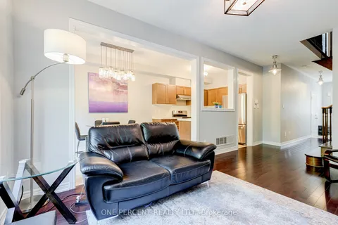 707 John Cole Crt, Newmarket, ON L3Y 5V7