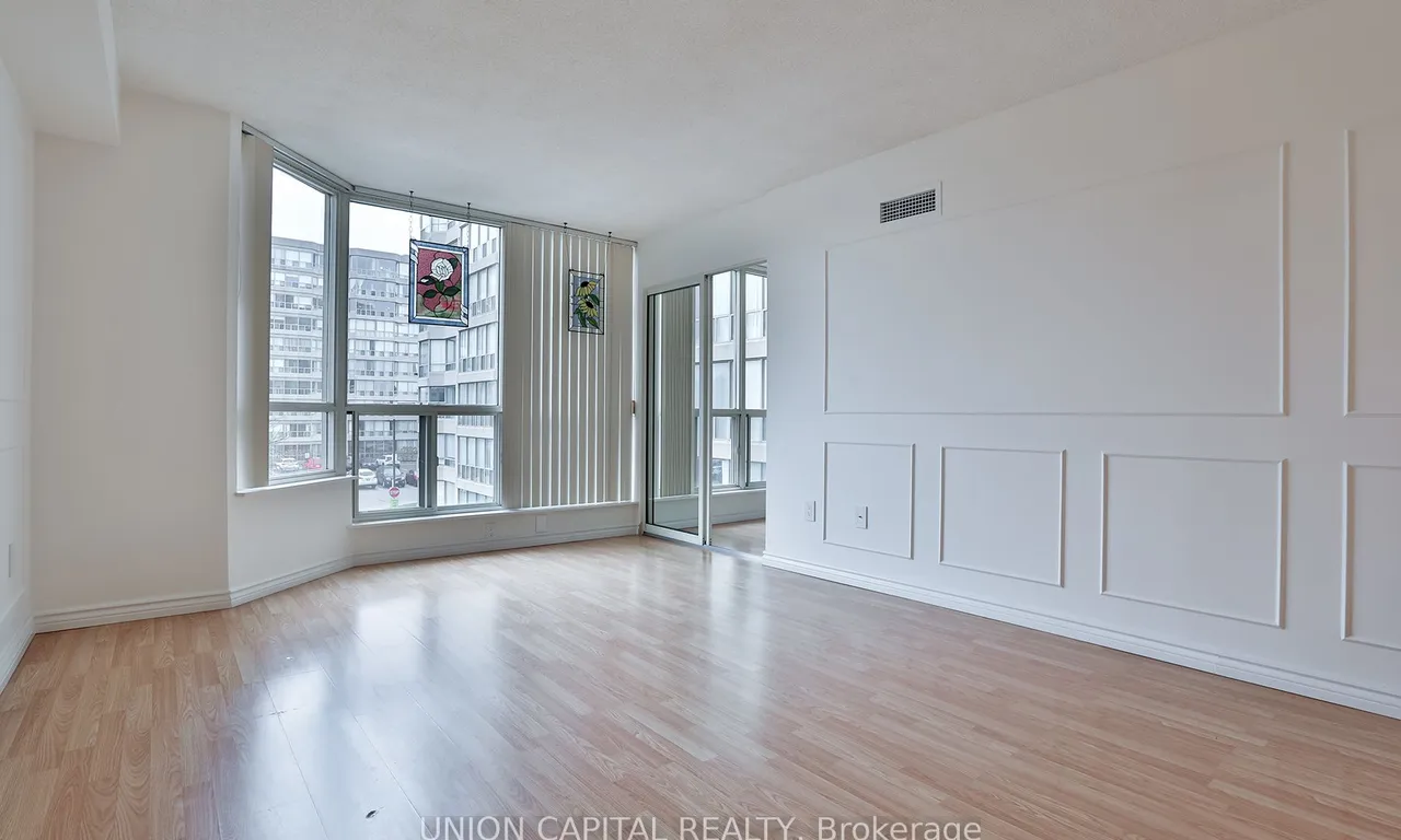 Condo Apt interior view at 309 Major Mackenzie Dr Richmond Hill