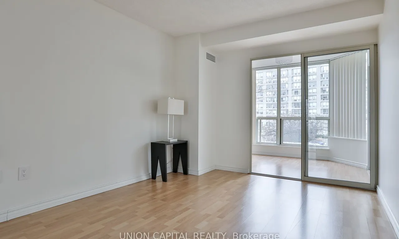 Condo Apt living room at 309 Major Mackenzie Dr Richmond Hill