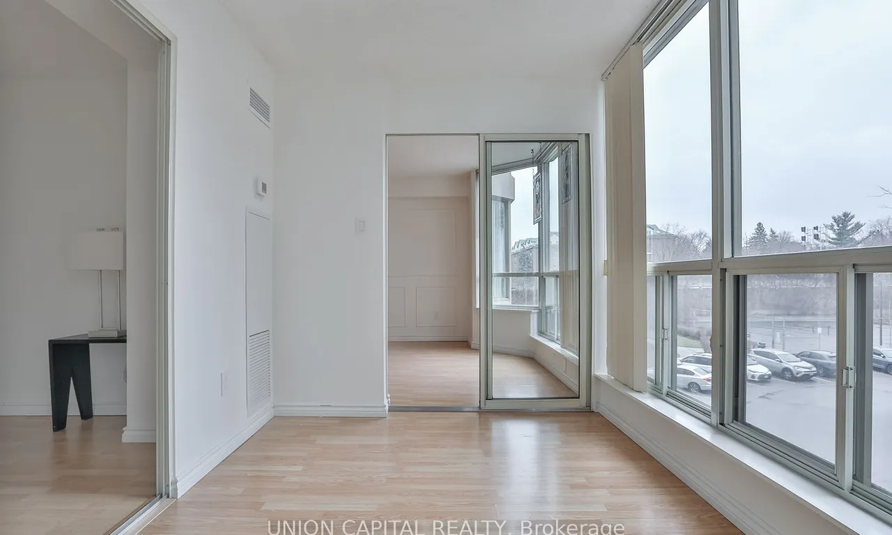 Condo Apt kitchen at 309 Major Mackenzie Dr Richmond Hill