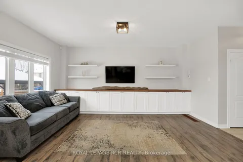 180 Greenwood Dr, Essa, ON L3W 0B6