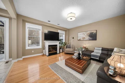 16 Sandbanks Dr, Richmond Hill, ON L4E 3J5