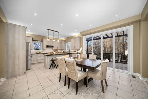 16 Sandbanks Dr, Richmond Hill, ON L4E 3J5