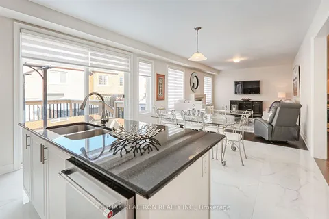 6 Clifford Fairbarn Dr, East Gwillimbury, ON L9N 0S1
