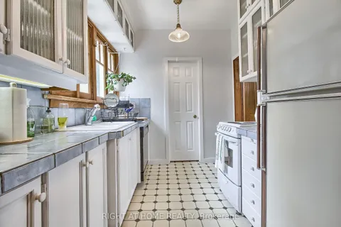 17 Wellington Street, Aurora, ON L4G 1H4
