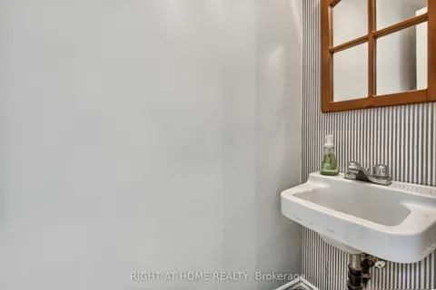 17 Wellington Street, Aurora, ON L4G 1H4
