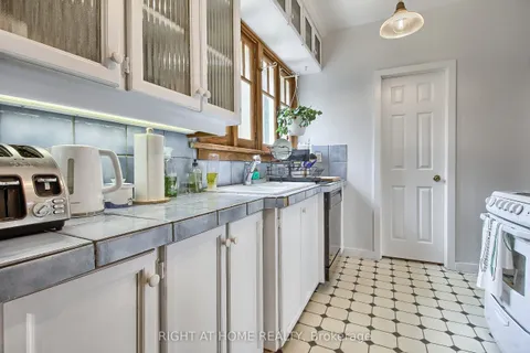 17 Wellington Street, Aurora, ON L4G 1H4