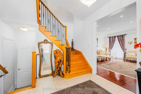 8 Townwood Dr, Richmond Hill, ON L4E 4Y3